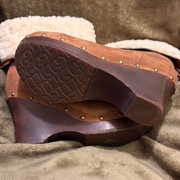 UGG Carnegie Wedge Women's Brown Leather Shearling Boots - Picture 3 of 6
